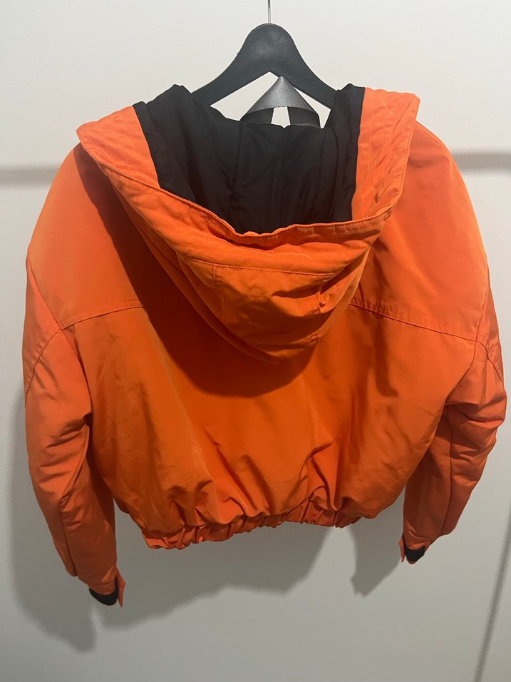 Turuncu Kapüşonlu Düğmeli Kadın mont - Görsel 2