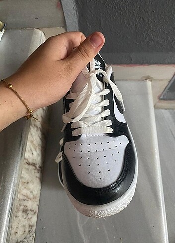 38 Beden çeşitli Renk Siyah beyaz kadın nike ayakkabı(orjinal ve kadife değildir)