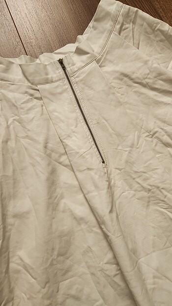 Deri işlemeli pliseli etek - Görsel 3