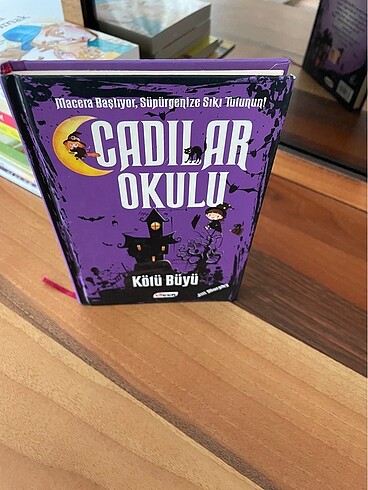 Cadılar Okulu ( okuma kitabı )