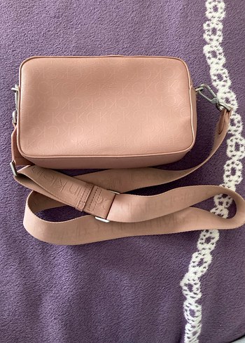 Calvin Klein Pudra pembesi Deri Kadın çanta  Ebatları. 22 x14x6 - Görsel 2