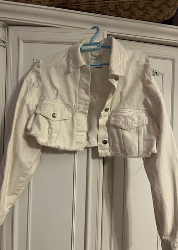 Düğmeli Beyaz Mini Denim Ceket Bershka
