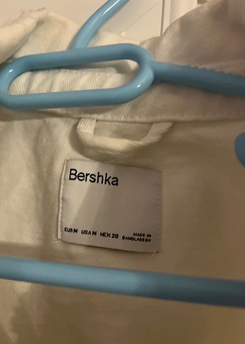 Bershka Düğmeli Beyaz Mini Denim Ceket Bershka