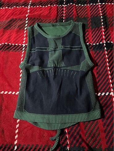 Yeşil sırt detaylı crop
