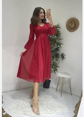 Kırmızı elbise