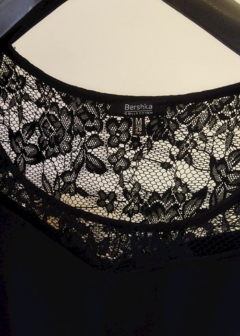 Siyah Dantel Detaylı V Yakalı Mini Elbise - Görsel 2