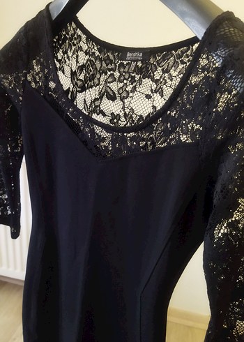 Siyah Dantel Detaylı V Yakalı Mini Elbise - Görsel 3