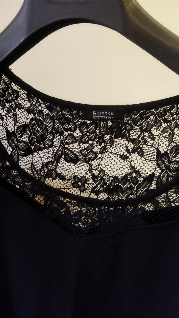 Siyah Dantel Detaylı V Yakalı Mini Elbise - Görsel 2