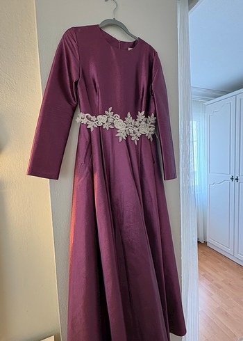 Uzun Kollu Mor İşlemeli Abiye Elbise - Görsel 5
