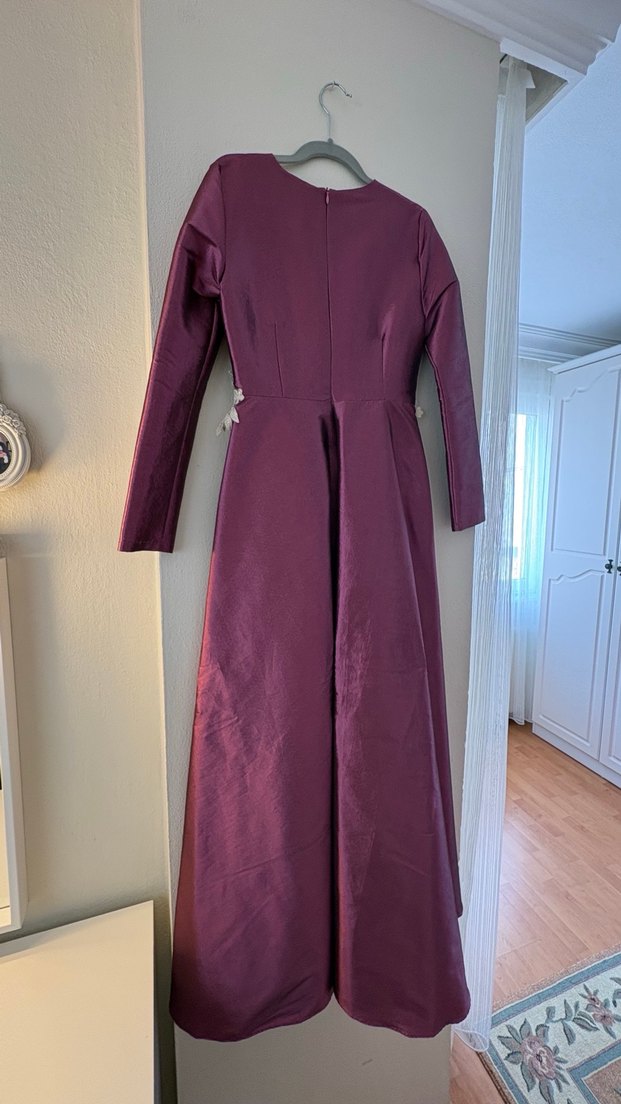 Uzun Kollu Mor İşlemeli Abiye Elbise - Görsel 4