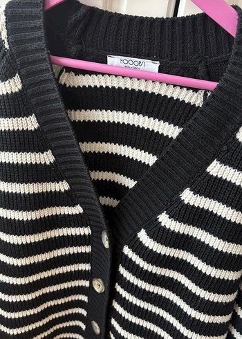 Çizgili Siyah Beyaz triko hırka - Görsel 2