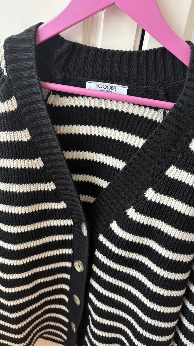 Çizgili Siyah Beyaz triko hırka - Görsel 2