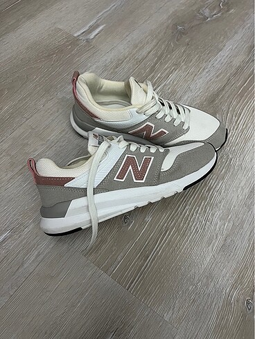 New Balance Ayakkabı