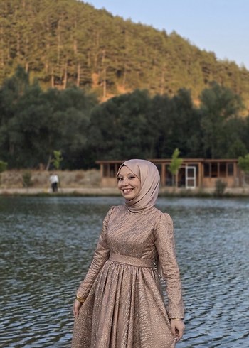 38 Beden ten rengi Renk Bej Parlak Uzun Drapeli Kadın Abiye Elbise