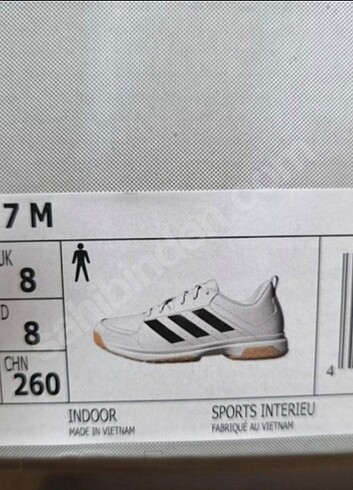 Adidas ayakkabı kutusunda
