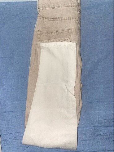 Diğer İki farklı renk pantolon jean