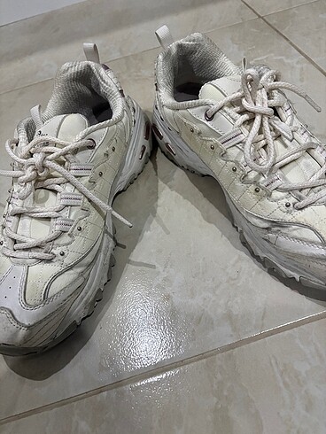 39 Beden beyaz Renk Skechers kadın ayakkabı