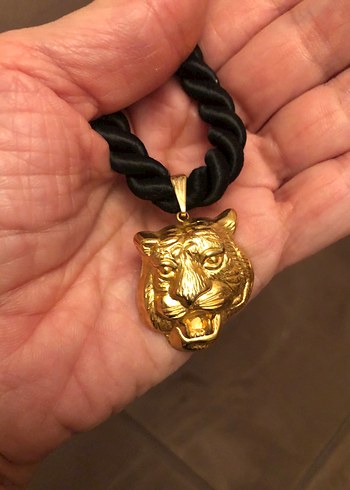 Altın Renkli Zincir Detaylı Vintage Kolye - Görsel 2