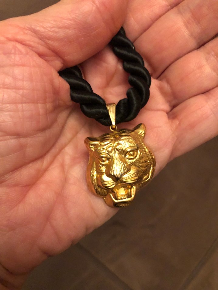 Altın Renkli Zincir Detaylı Vintage Kolye - Görsel 2