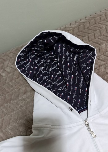 Beyaz Kapüşonlu - Görsel 3