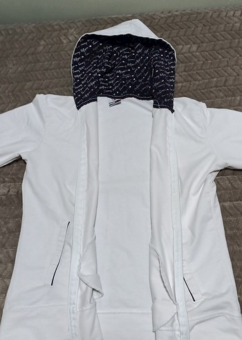 Beyaz Kapüşonlu - Görsel 4