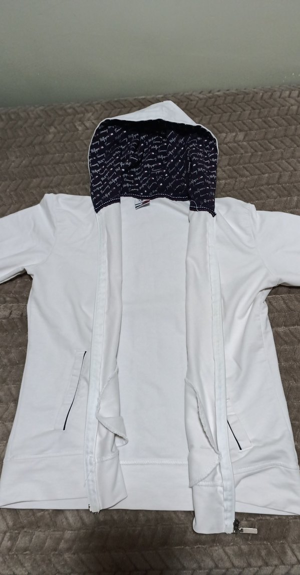 Beyaz Kapüşonlu - Görsel 4