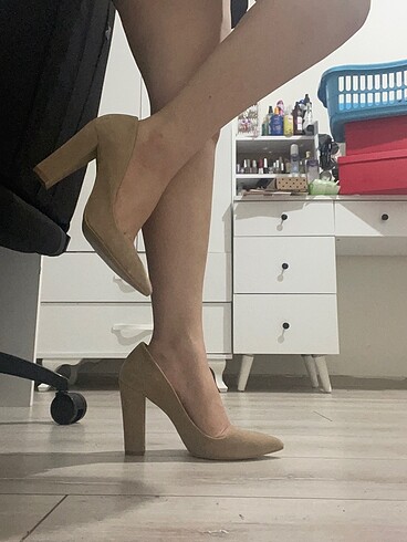 Bej stiletto