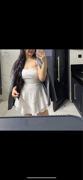 Diğer Beyaz eteği volanlı mini elbise