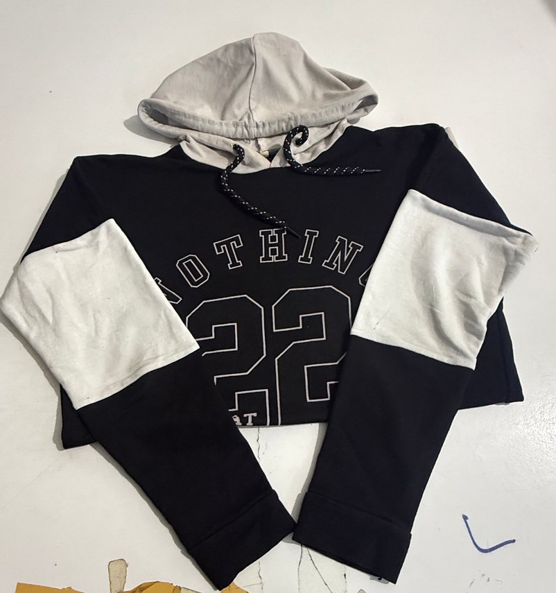Gri Detaylı Siyah Kapüşonlu Sweatshirt - Görsel 2
