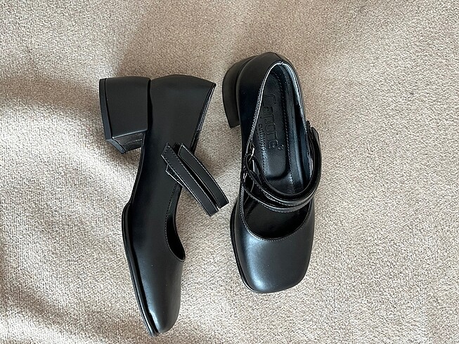 36 Beden siyah Renk Capone marka Siyah hafif topuklu günlük ayakkabı
