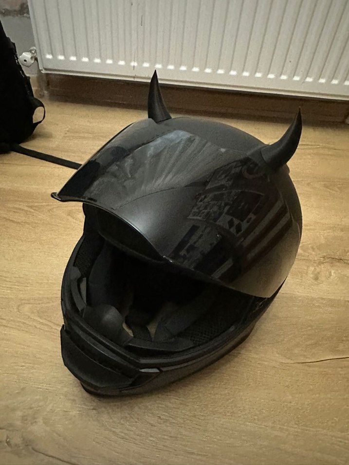 Yeni Siyah Motosiklet Kaskı + buff + süs - Görsel 3