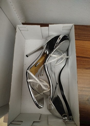 Gümüş Metal Tokalı Stiletto Kadın Abiye Ayakkabı - Görsel 4