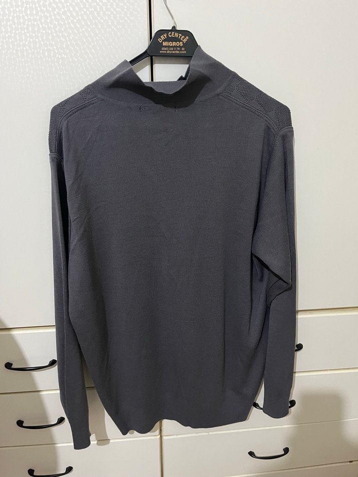 Gri Uzun Kollu Düğmeli Erkek Kazak - Görsel 2