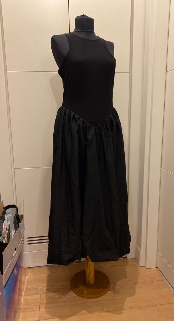 Siyah Uzun Drapeli Gotik Elbise - Görsel 4