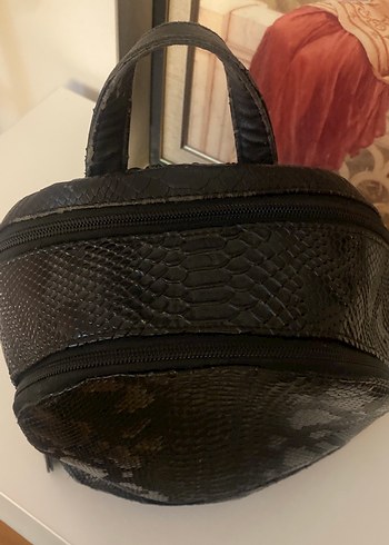 Kadın Siyah Yılan Derisi Görünümlü Sırt Çantası - Görsel 3