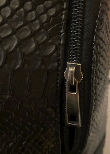 Kadın Siyah Yılan Derisi Görünümlü Sırt Çantası - Görsel 8