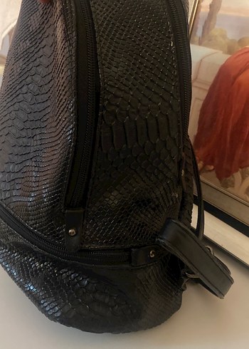 Kadın Siyah Yılan Derisi Görünümlü Sırt Çantası - Görsel 5