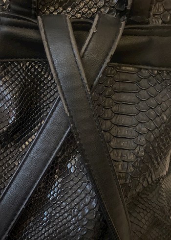 Kadın Siyah Yılan Derisi Görünümlü Sırt Çantası - Görsel 7