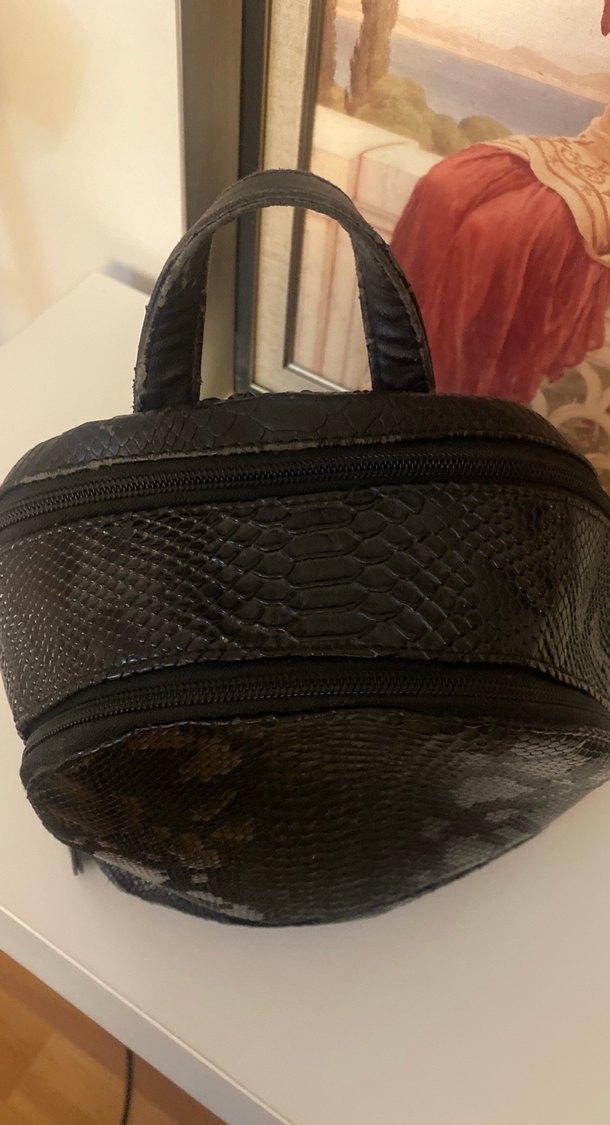 Kadın Siyah Yılan Derisi Görünümlü Sırt Çantası - Görsel 3
