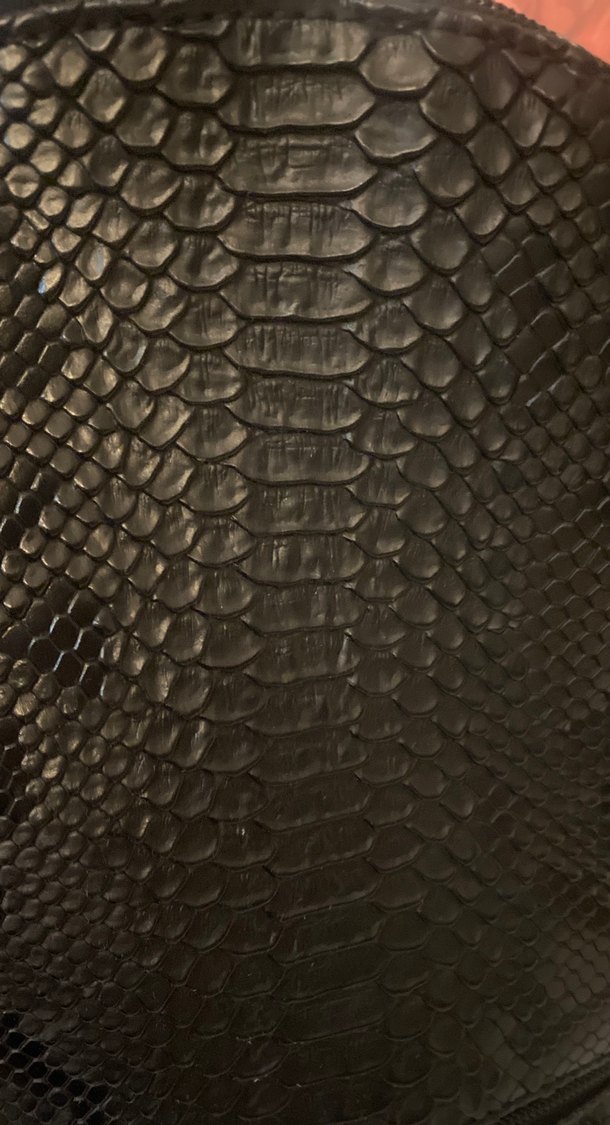 Kadın Siyah Yılan Derisi Görünümlü Sırt Çantası - Görsel 2