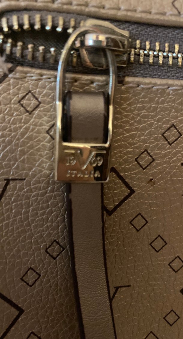 Altın Renkli Modern Klasik Deri Çanta - Görsel 3