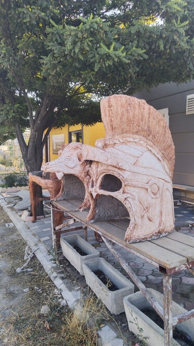 Aslan ve Miğfer Figürlü El Yapımı özel tasarım barbekü - Görsel 4