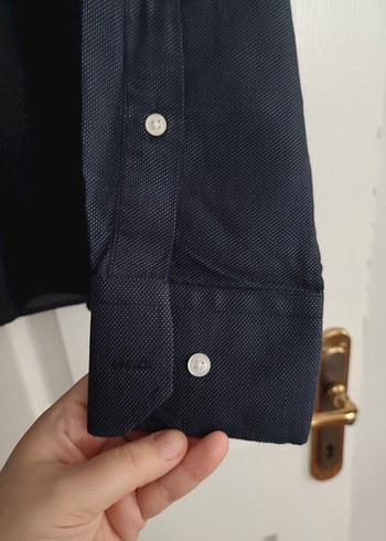 Düğmeli Siyah Erkek Gömlek - Görsel 4