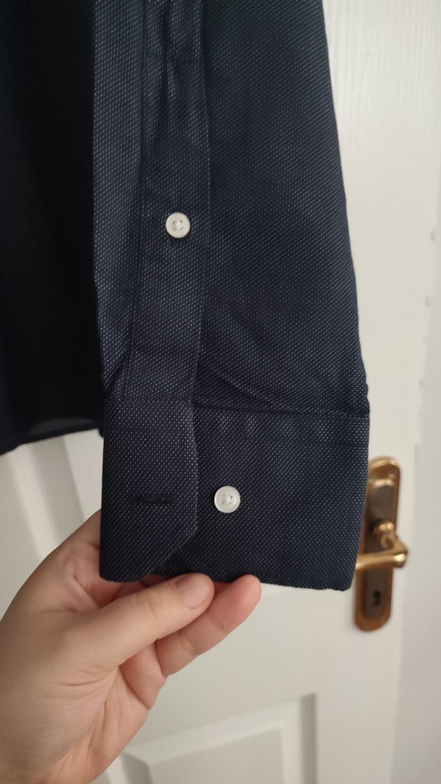 Düğmeli Siyah Erkek Gömlek - Görsel 4