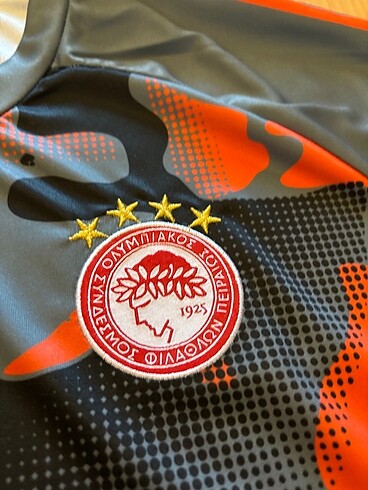 l Beden gri Renk Fortounis Olympiakos Forması