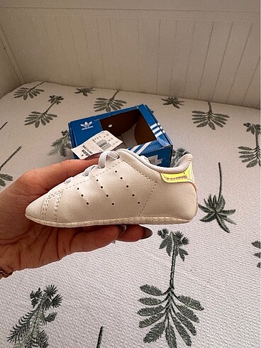 18 Beden beyaz Renk Adidas bebek ayakkabısı