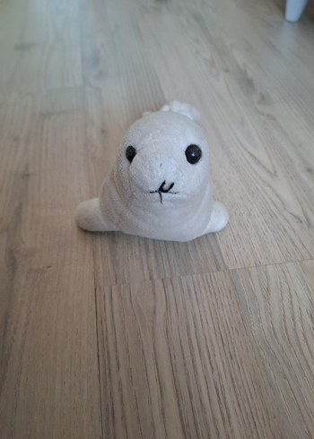 Beyaz ve Gri Peluş Oyuncak Fok