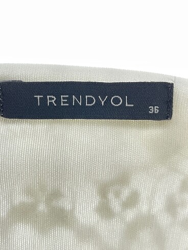 36 Beden beyaz Renk Trendyol & Milla Kısa Elbise %70 İndirimli.