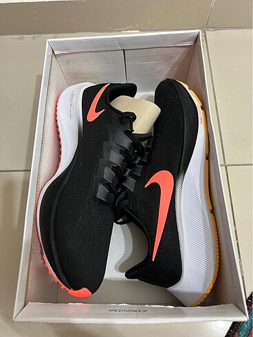Hiç giyilmemiş nike pegasus ayakkabı