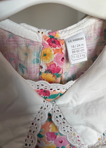 LC Waikiki Dantel Detaylı Pembe Çiçekli Kız Elbisesi